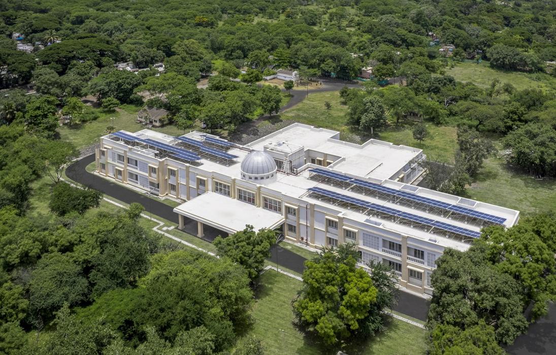 पुणे, पोलीस महानिरीक्षक, राज्य राखीव पोलीस बल, पुणे, समादेशक, राज्य राखीव पोलीस बल गट क्र.१ व २ यांच्यासाठी वानवडी, पुणे येथे कार्यालयीन इमारत व ३ अधिकारी निवासस्थाने बांधणे.