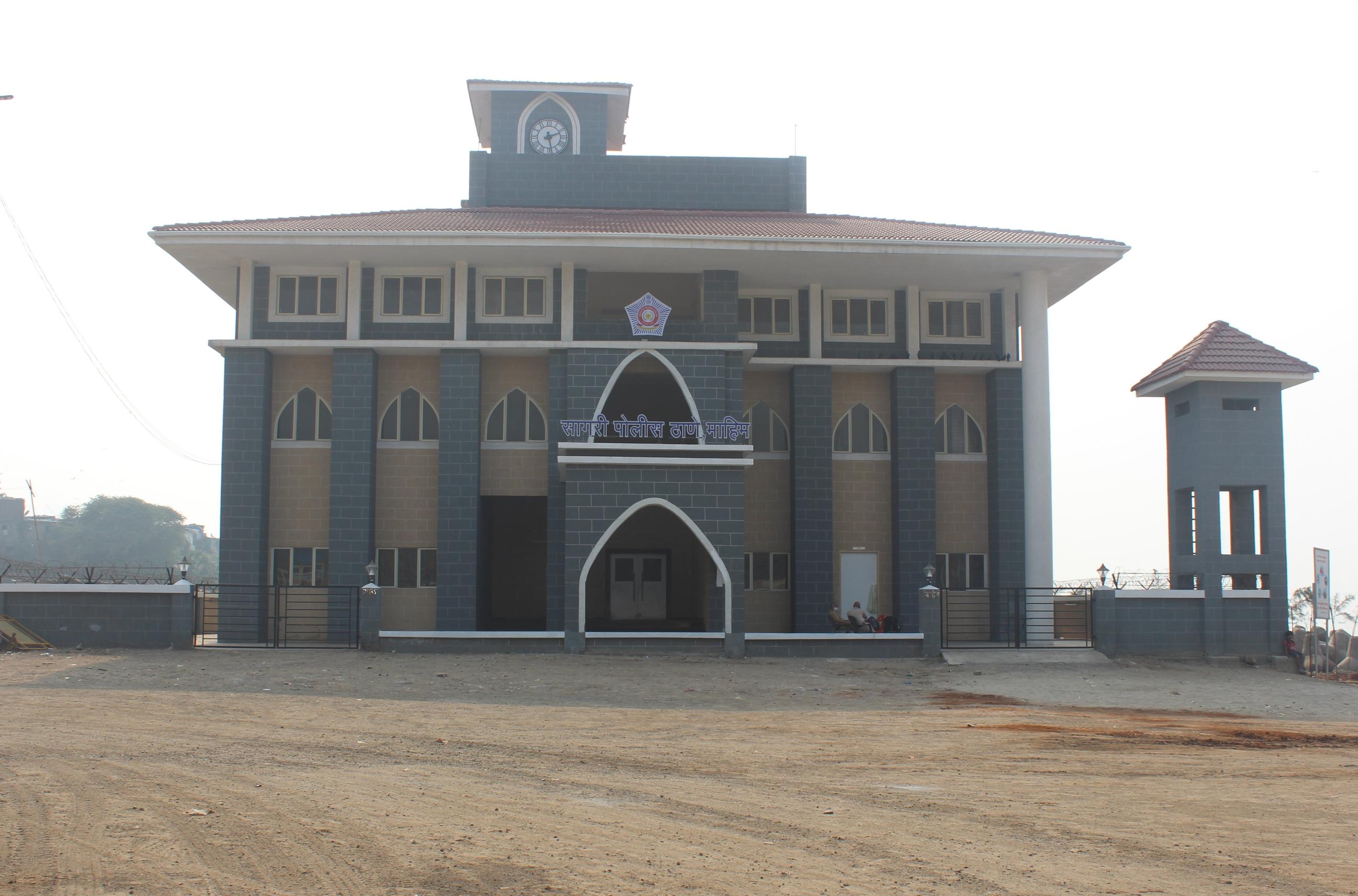 माहीम  येथे सागरी पोलीस स्टेशनची इमारत