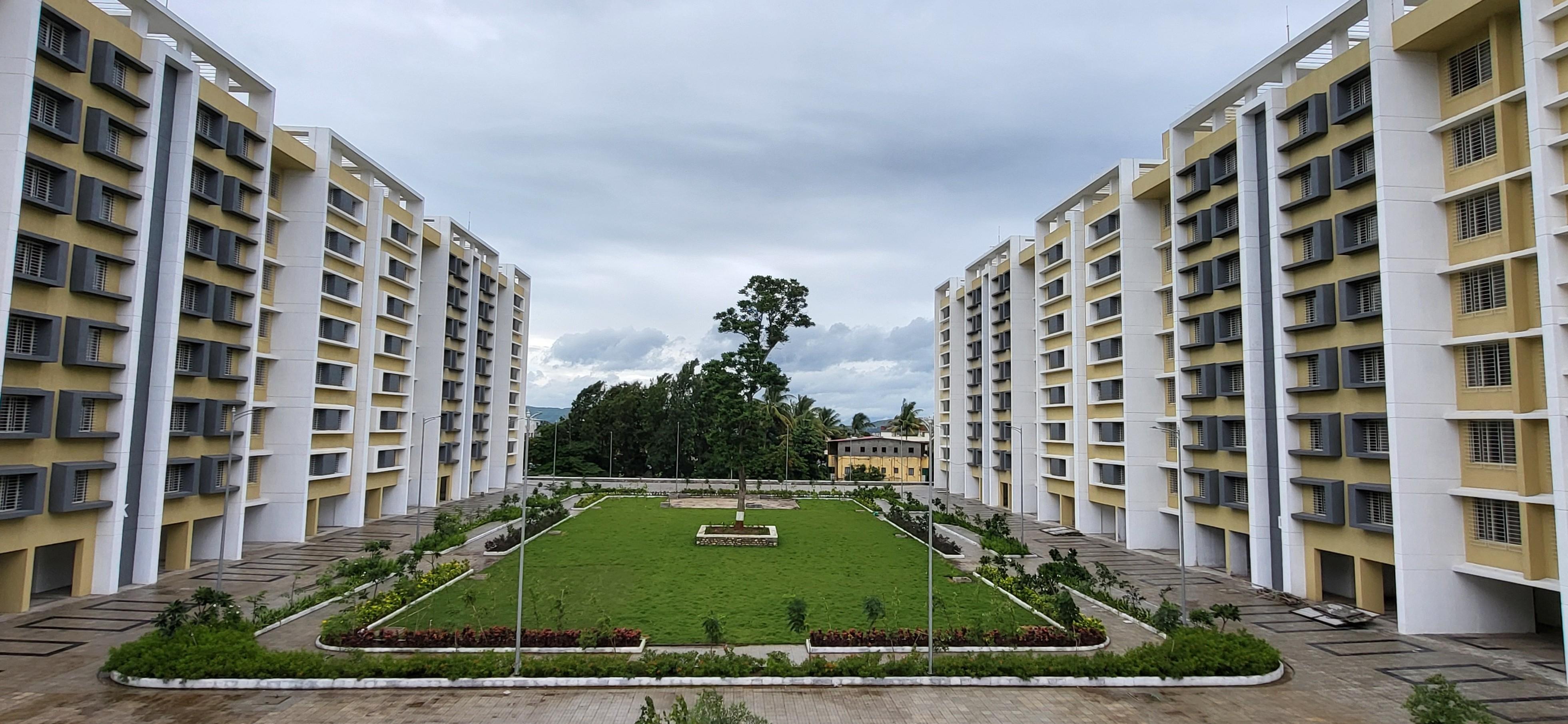 (अ) पोलीस अधीक्षक, सातारा यांचेकरीता ६९८ निवासस्थाने मल्हारपेठ (सातारा शहर), जि. सातारा येथे बांधणे.